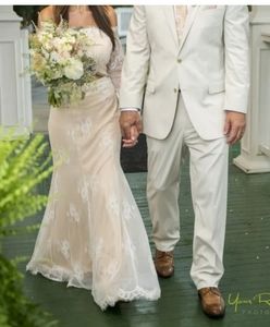 Looking for this wedding dress or something simila
